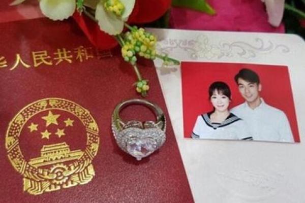 办结婚证要不要选黄道吉日 其实领证的意义更加重大